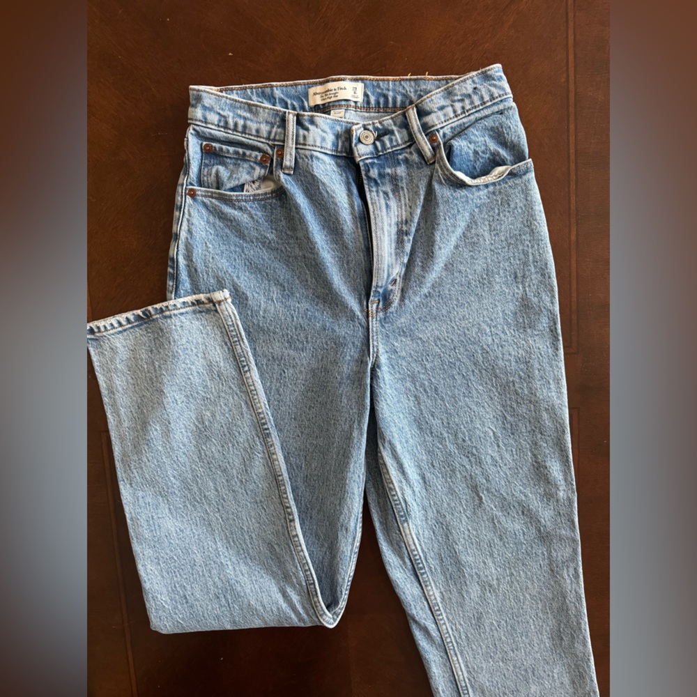 Abercrombie & Fitch Ultra High Rise 90s Straight Curve Love - Size 29/8R